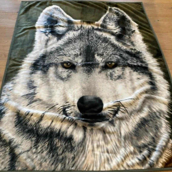 WOLF Green and Gray Fleece Blanket - Picture 6 of 6